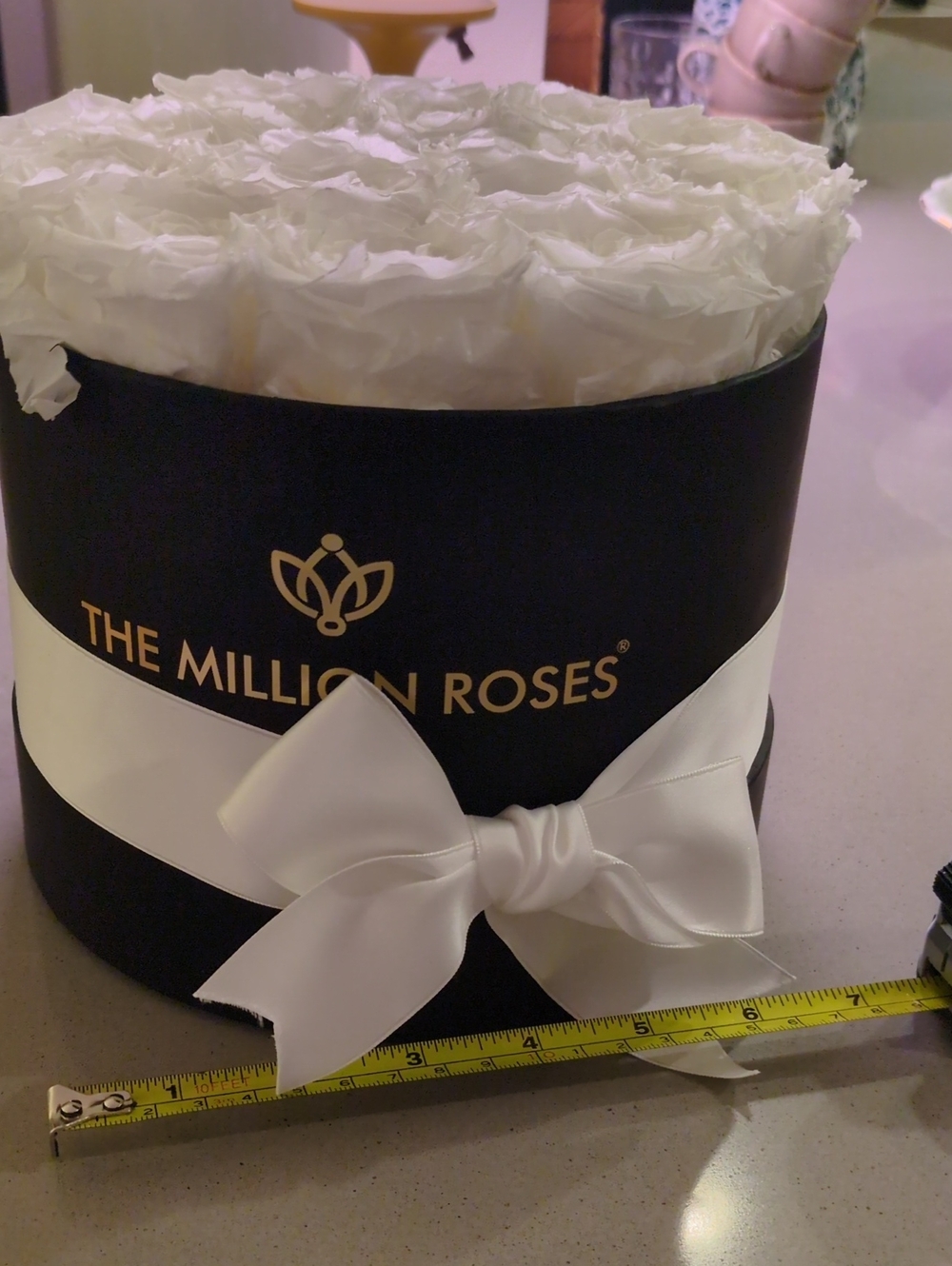 The Million Roses Classic Black Box  White